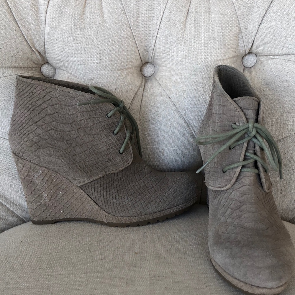 Rosegold textured suede 3.75” wedge booties